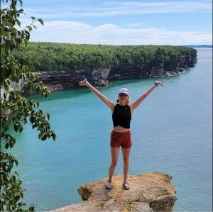 Meet your Posher, Alexis